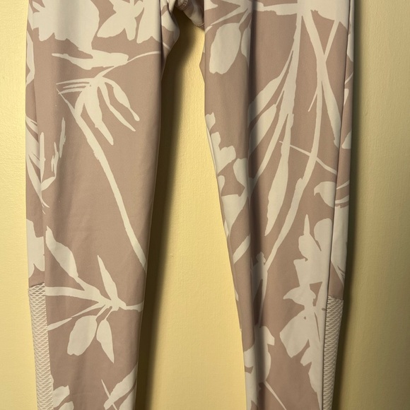 Strut This One Size 0/S Womens Floral Leggings Beige White Stretch Cool Mesh - Picture 5 of 16